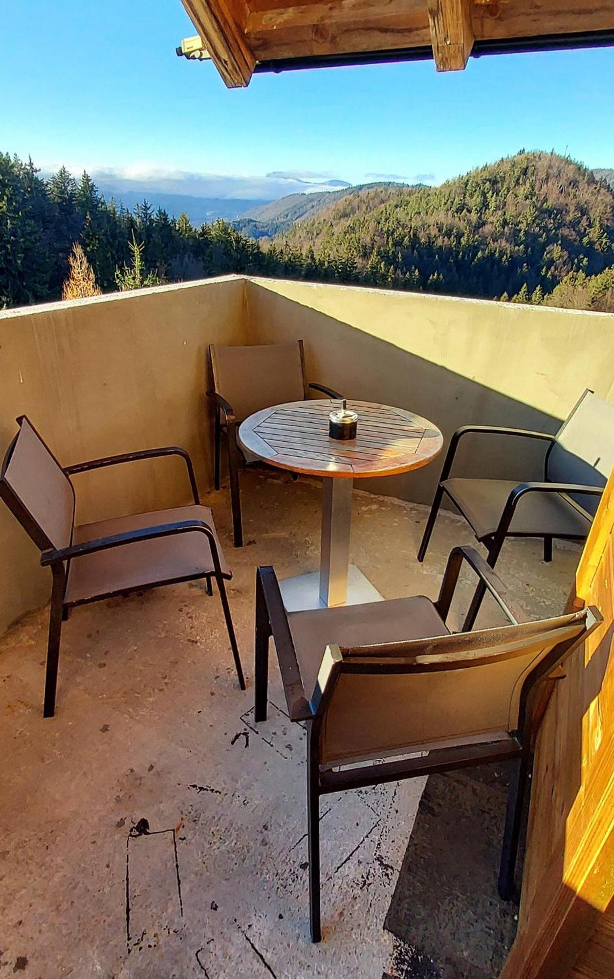 House Jaro & Camp Jaro Guest House Велене Екстериор снимка